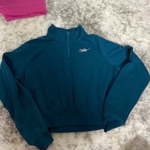Women’s Nike long sleeve crop top